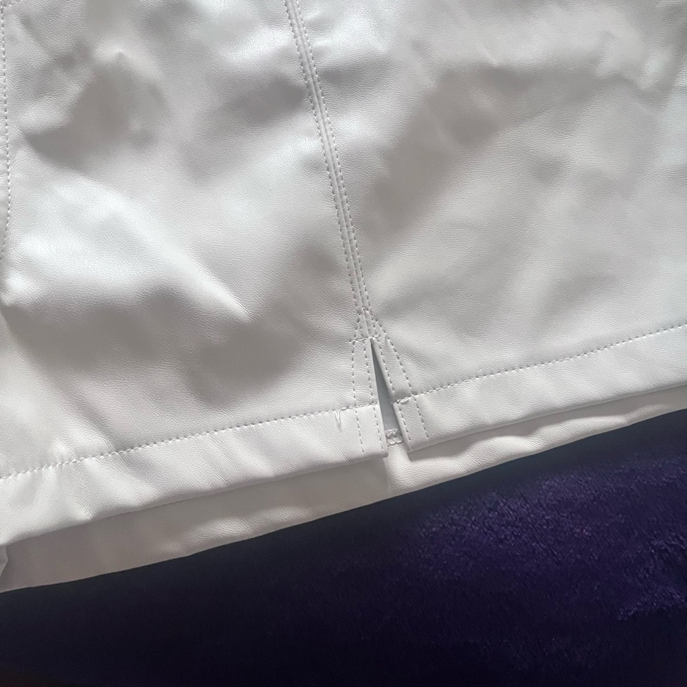 PrettyLittleThing Cream High-Waist Faux Leather Shorts with Belt Loops - Picture 4 of 8